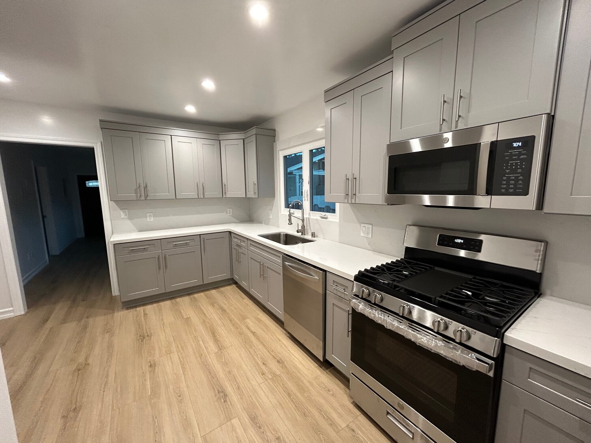 Building Photo - 1533 Freeman Ave