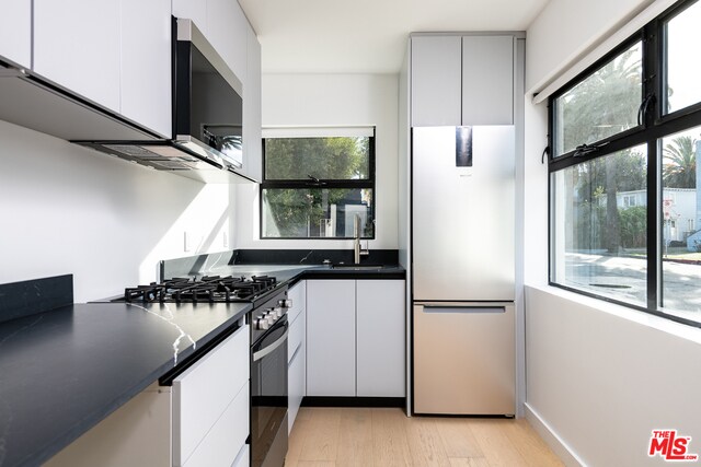Building Photo - 1325 Cabrillo Ave