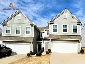 Building Photo - 3 br paired home with loft, minutes from I-77 I-40