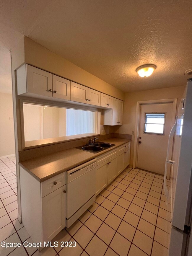 Building Photo - 40 Carib Dr