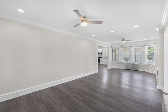 Building Photo - 545 Nassau Ave