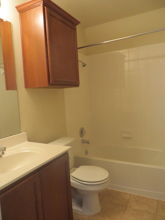 Building Photo - 3 Bedroom 2 Bathroom Sonterra West Home