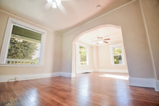 Building Photo - Beautiful 4 Bed 2 Bath Home in NE Portland!