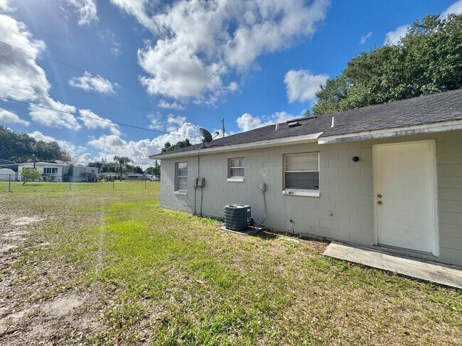 Building Photo - 5665 Struthers Ct