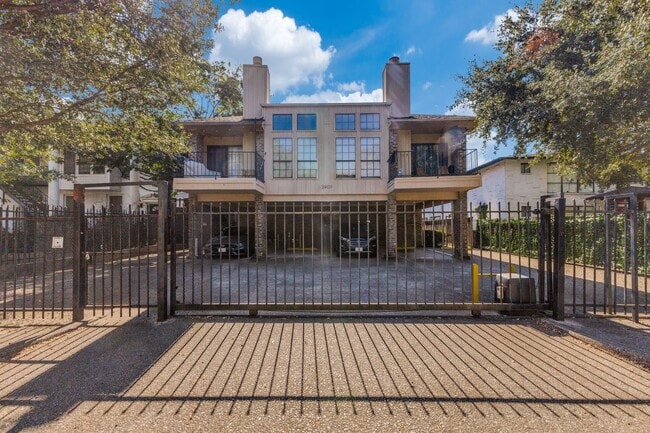 Building Photo - 3909 Rawlins St