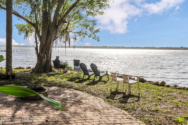 Building Photo - 225 S Tropical Trail