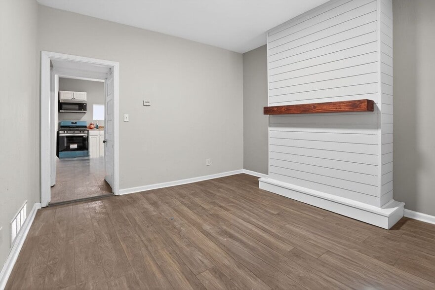 Building Photo - 553 Norman St