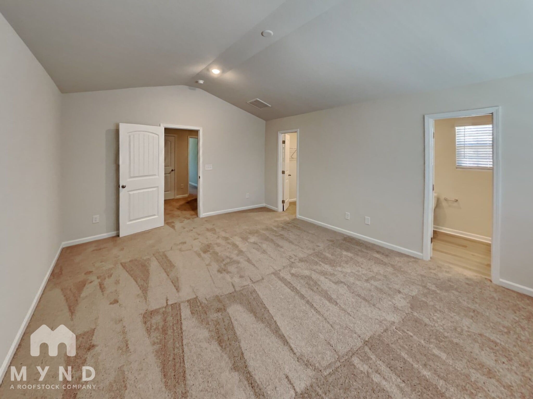 Building Photo - 250 Royal Mdw Dr