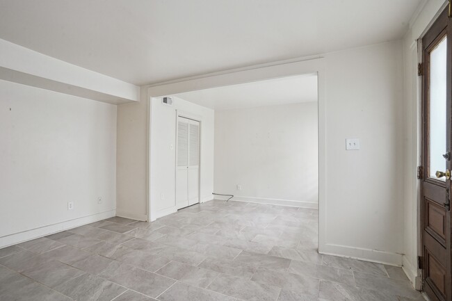 Building Photo - 312 Elmeer Ave