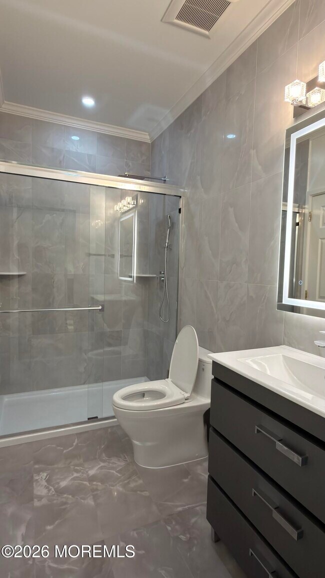 Building Photo - 674 St Andrews Pl