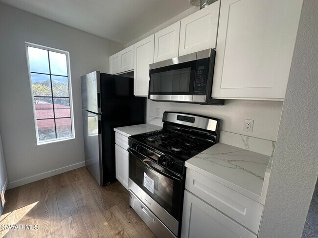 Building Photo - 2554 Olive Dr