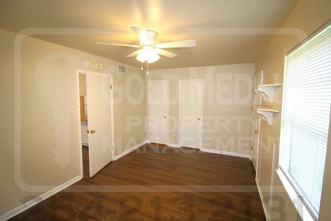 Building Photo - 802 Pecan Cir