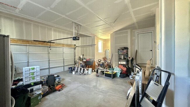 Building Photo - 409 Luminous Dr