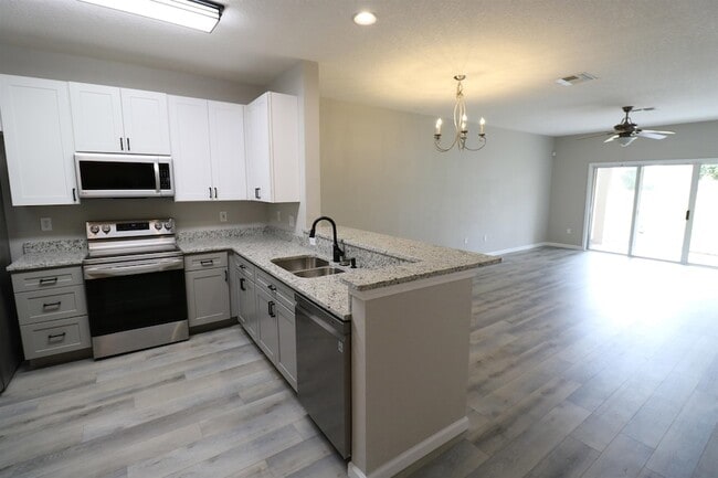 Building Photo - 221 Wooded Crossing Cir