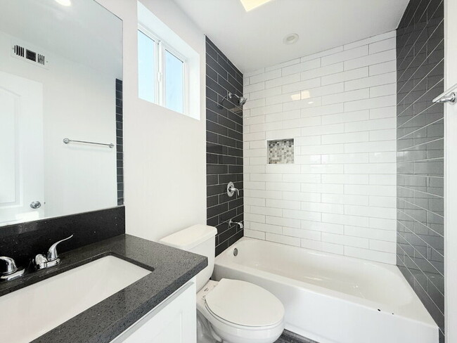 Building Photo - 2853 Cincinnati St