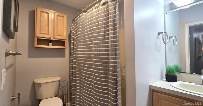 Building Photo - 36 Washington Pl E