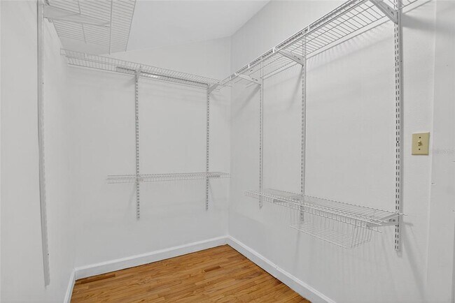 Building Photo - 106 W Hiawatha St