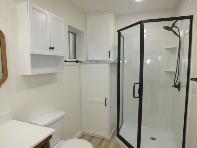 Building Photo - 2/1 1200 sf Rescue retreat - water included!