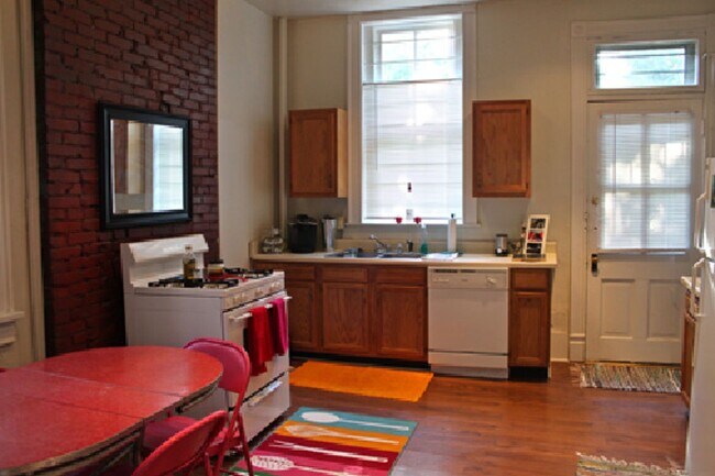 Building Photo - 1238 Garvin Pl