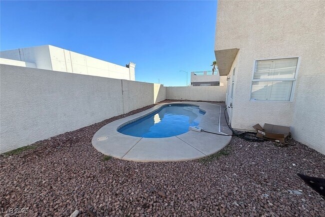 Building Photo - 9300 Cool Creek Ave