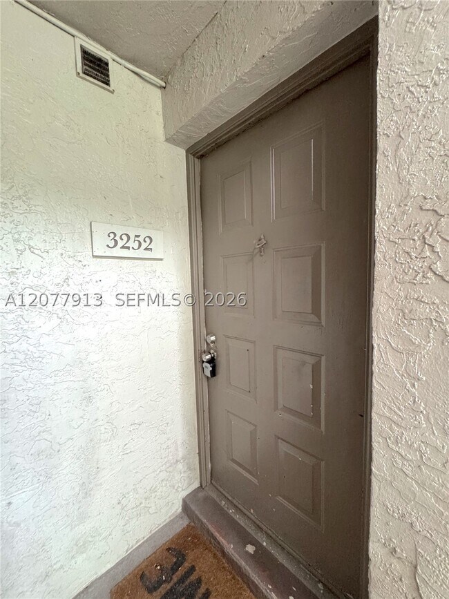 Building Photo - 3252 Coral Lake Dr