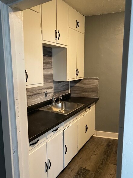 Building Photo - 103 W Main St