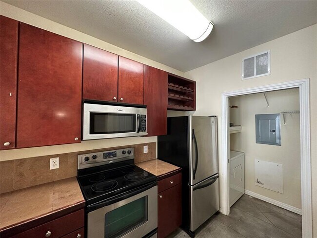 Building Photo - 2505 San Gabriel St