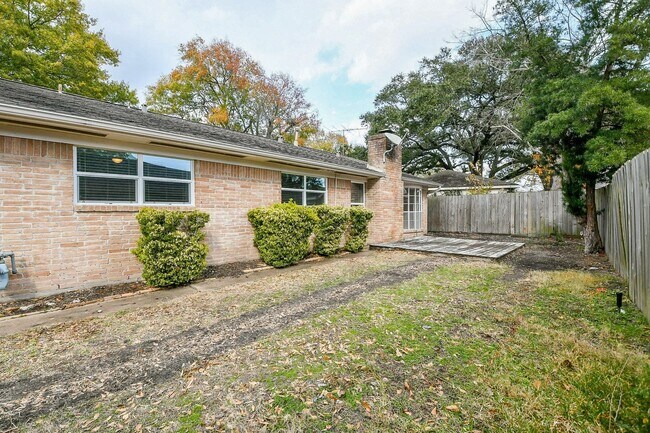 Building Photo - 12939 Westmere Dr