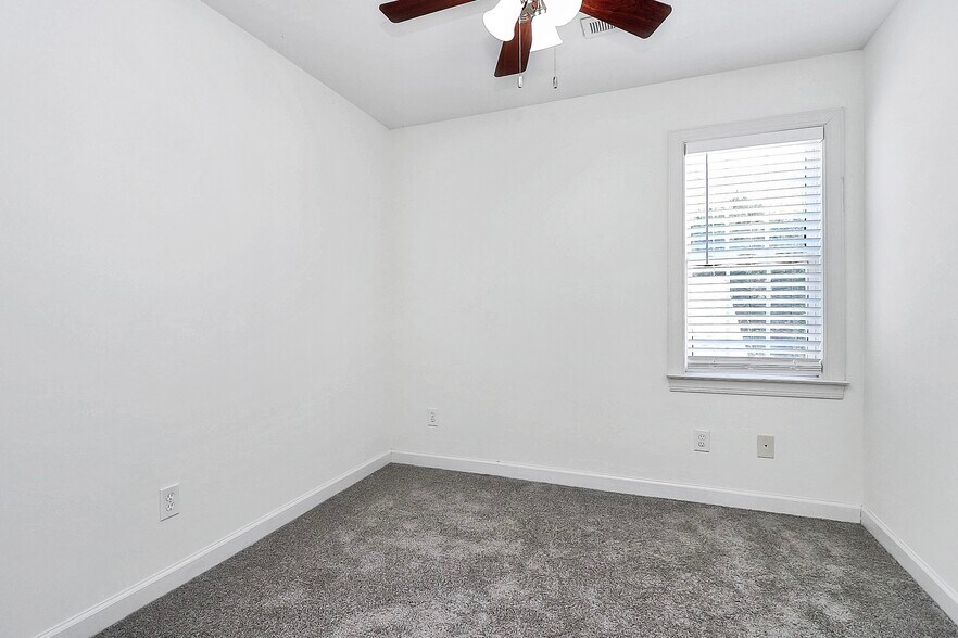 Third Room - 35 McCurdy St NW