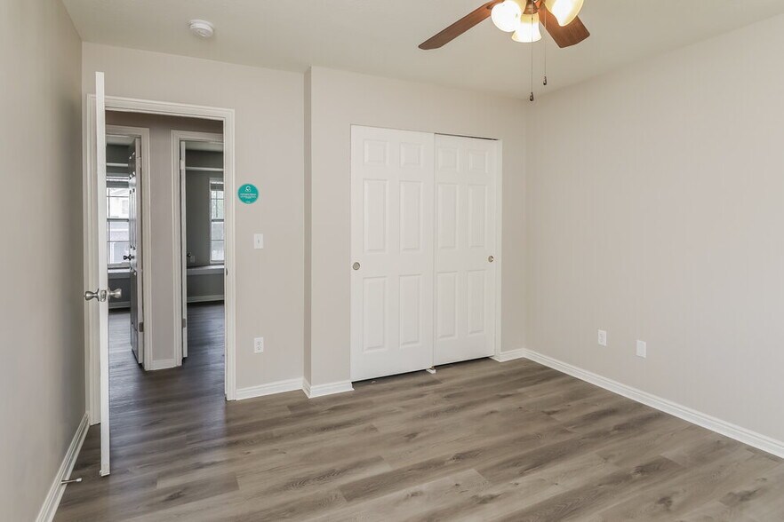Building Photo - 1157 E 2450 N