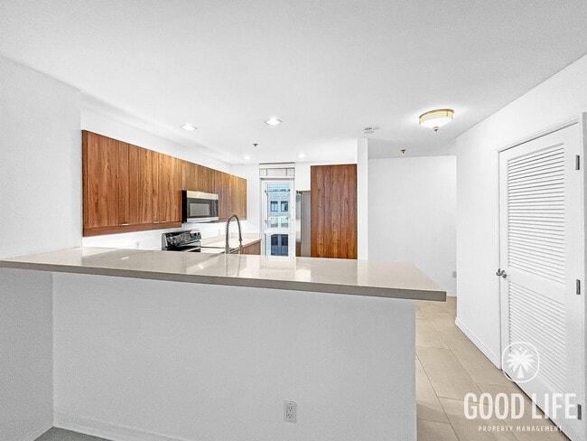 Building Photo - Stunning 1BD/1BA Condo in East Village W/ A/C, W/D, Rooftop Deck, Padres Stadium View, Community ...