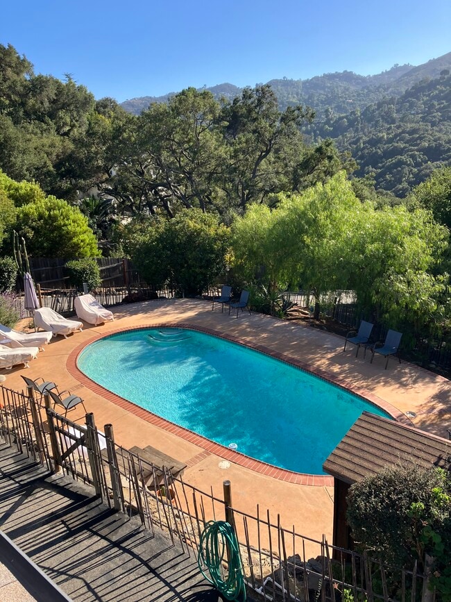 Building Photo - 156 Muerdago Rd