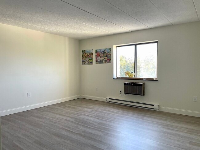 Building Photo - 308 Quarry St