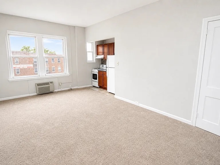 University Place Studio - Available August! - Oakland Apartments