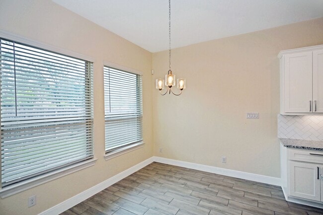 Building Photo - 1434 Oaklawn Dr