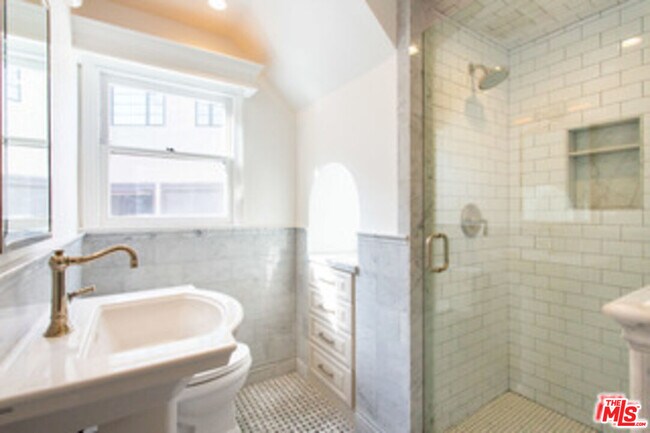 Building Photo - 153 N Arnaz Dr