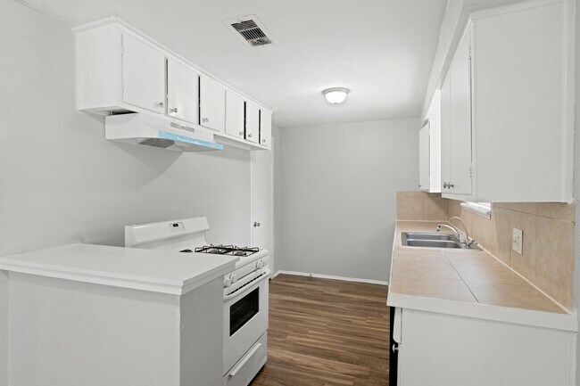 Building Photo - 408 Grantham Rd