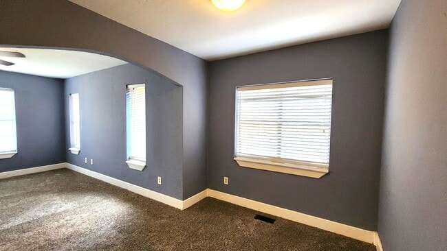Building Photo - 1 Bed 1 Bath in Guernsey Park Pl Addn-steps from the Paseo District
