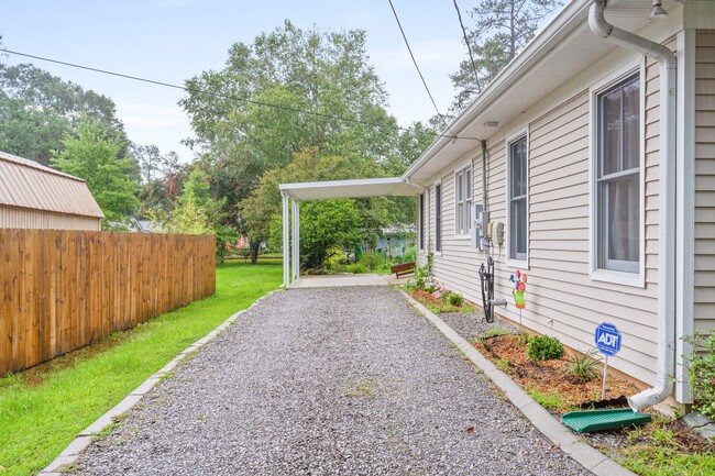 Carport - 21414 Mary St