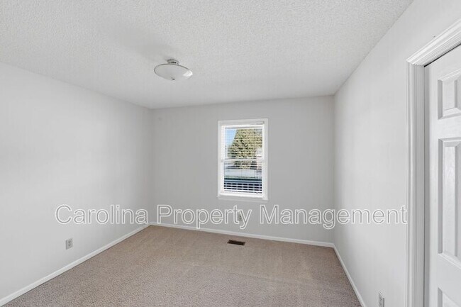 Building Photo - 1607 McFarland Dr