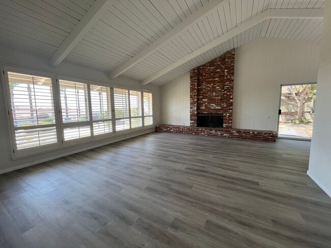 Building Photo - 4 Bed 3 Bath in Del Cerro