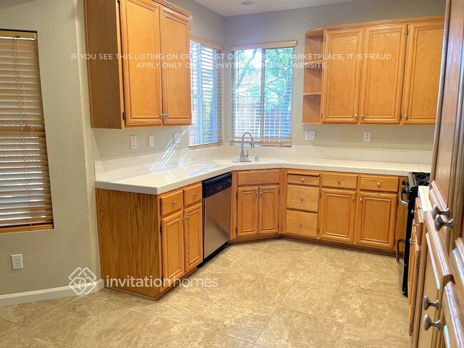 Building Photo - 4720 Canyon Hills Dr