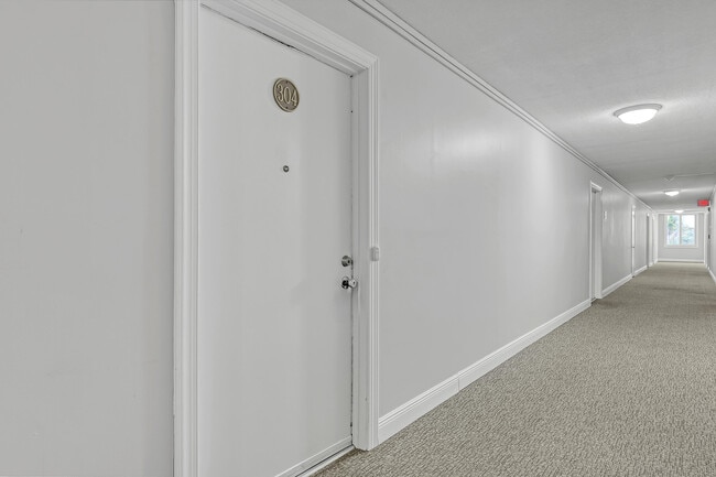 Building Photo - 125 S Ocean Ave