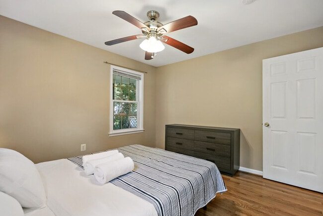 Building Photo - 9 S Walter Reed Dr