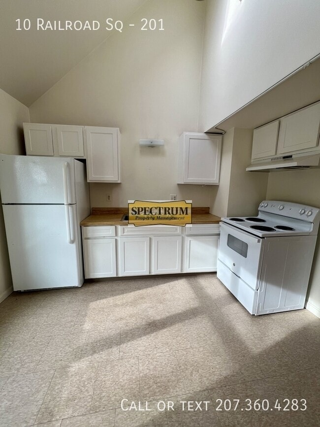 Building Photo - 10 Railroad Square