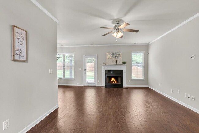 Building Photo - 1370 Long Acre Dr