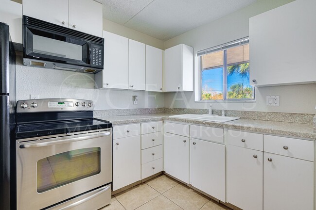 Building Photo - Centrally Located Beachside Condo in Ormond