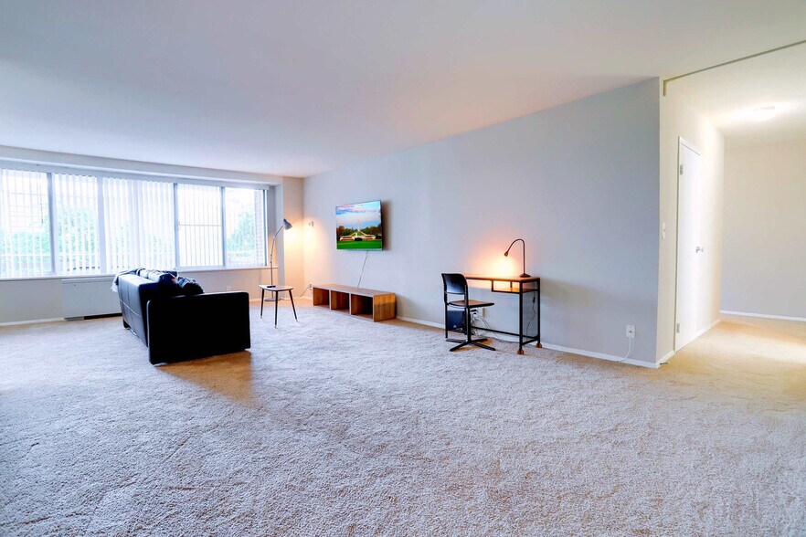 Building Photo - 2111 Richmond Hwy