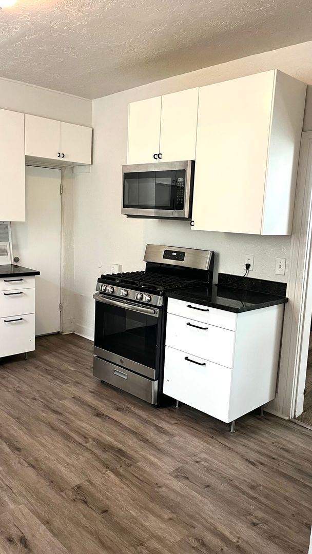 Building Photo - 807 20th St