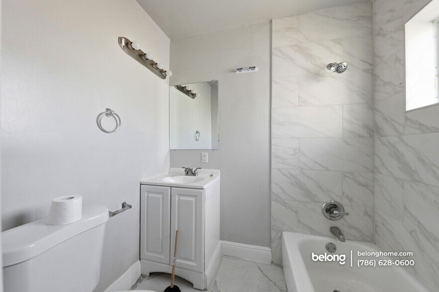 Building Photo - 5700 NW 28th St